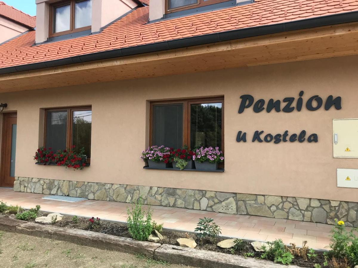 Penzion U Kostela Hotell Kuzelov Eksteriør bilde